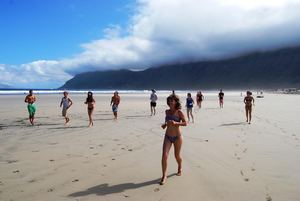 Red Star Surf & Yoga Camp Lanzarote Hostel Famara Exterior photo