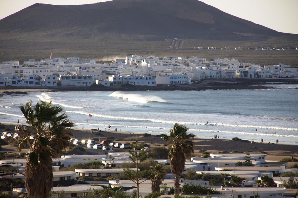 Red Star Surf & Yoga Camp Lanzarote Hostel Famara Exterior photo