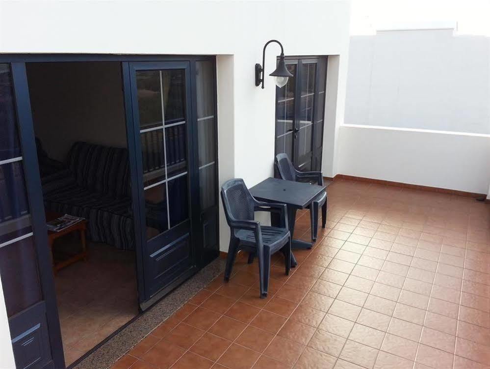 Red Star Surf & Yoga Camp Lanzarote Hostel Famara Exterior photo